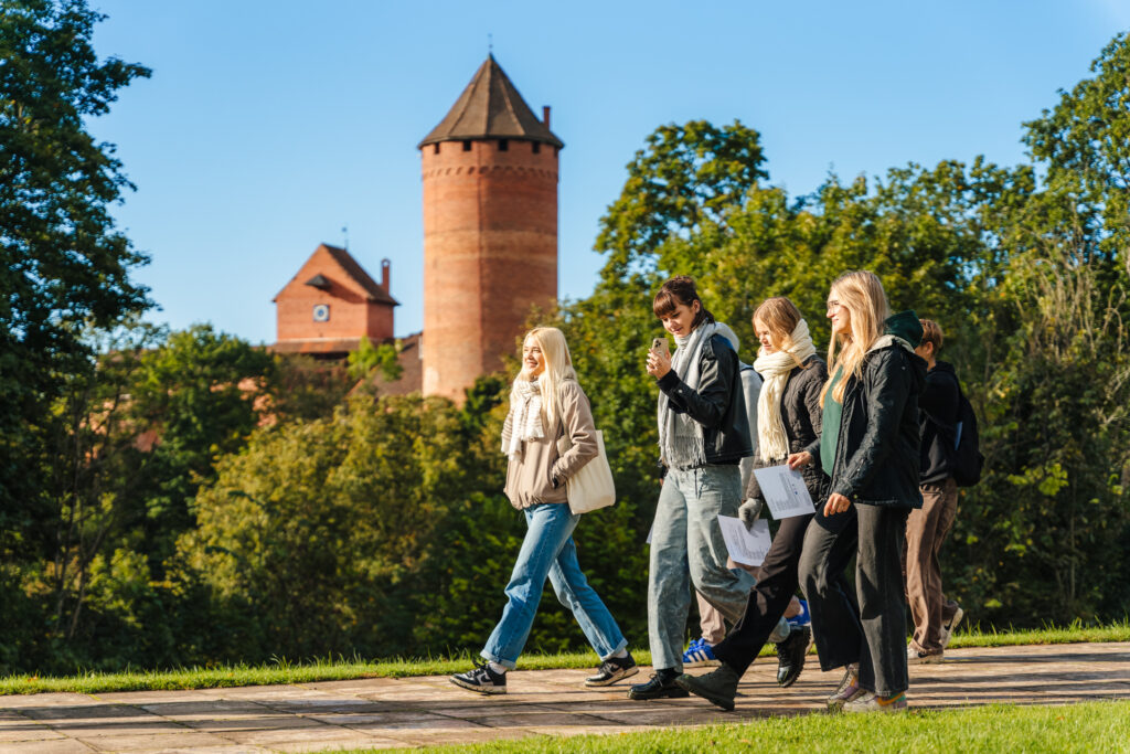 12 Klase Dainu Kalns 21