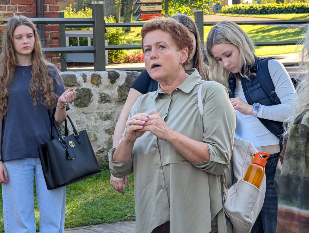 Pxl 20250905 071539883.raw 01.cover