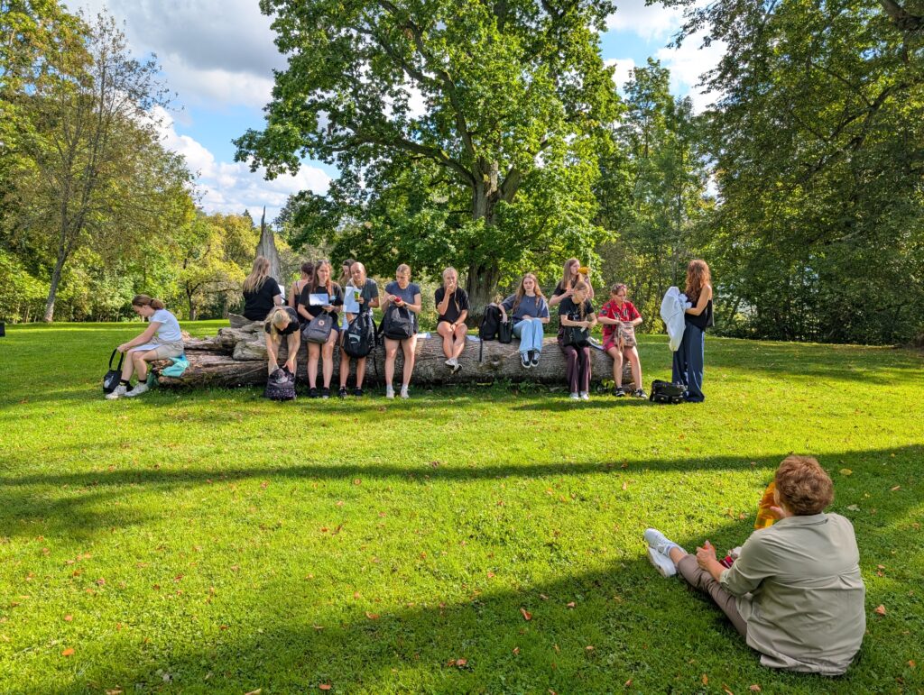 Pxl 20250905 084402638.raw 01.cover